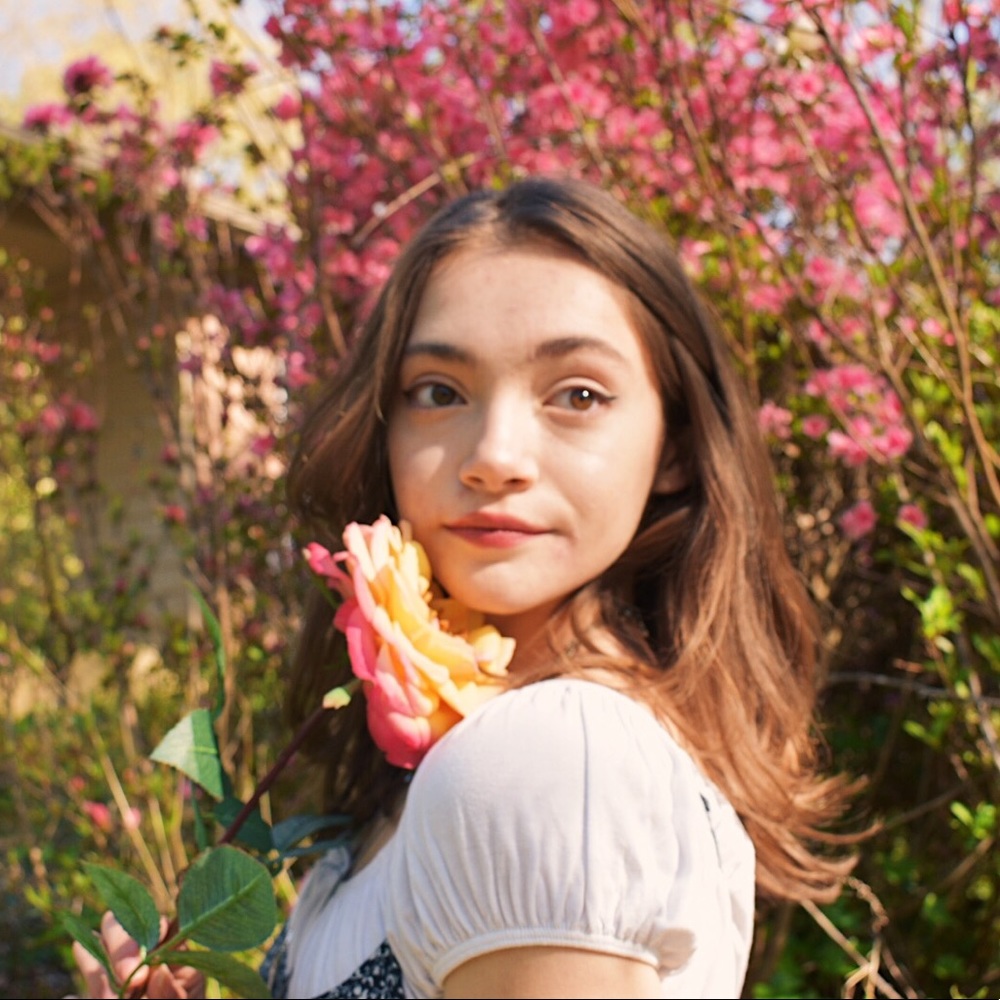 Hi ! I’m Emily/Emmie ! 🌸💛💓